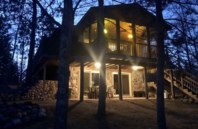 Retiro privado y privado de cabañas en el lago durante todo el año en 25 acres de bosques del norte de MN