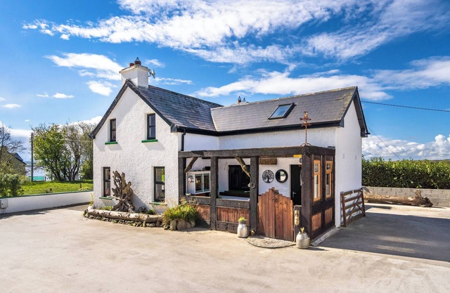 The Hideaway - Shore House. Stunning period home in tranquil setting.