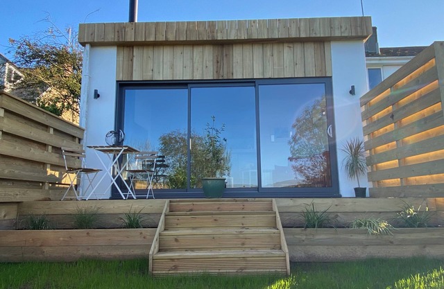 The Hideaway, Stylish, serene space in pretty Cornish village.