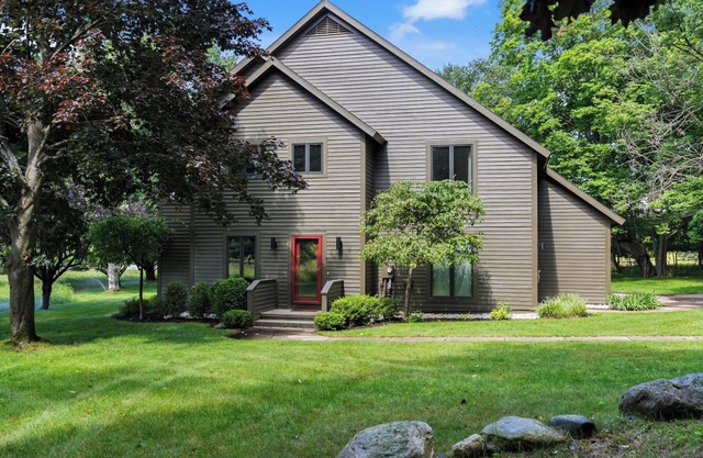 The Hideout at Birchwood -Short Drive to Harbor Springs, Fully Renovated
