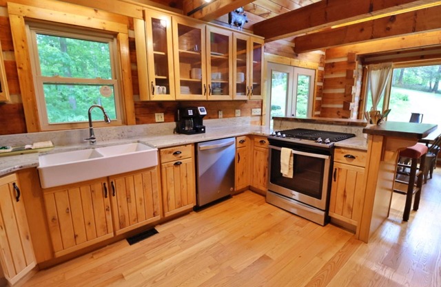 The Highland: Firepit, Loft Patio, Panoramic Views, Pet friendly, Gas Fireplace, Full Kitchen