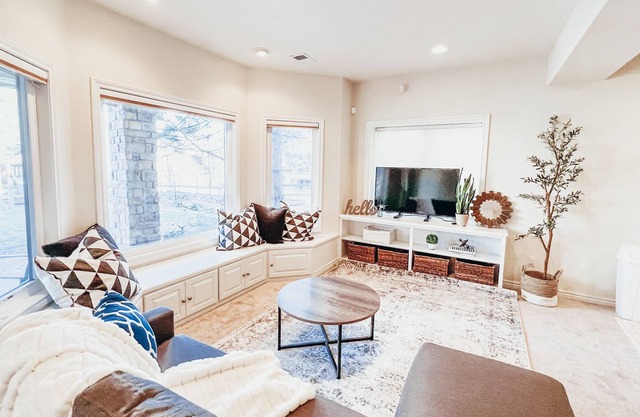 THE HIGHLANDS RANCH HIDEAWAY