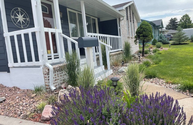 The Hillside Ranch: Relaxing Modern 4bd 2ba Oasis