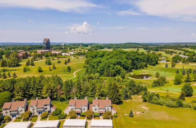 The Hilltop Haven Backs to GTR's Bear Golf Course