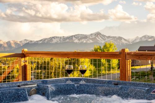The Hilltop Haven w Hot Tub and The Best Views