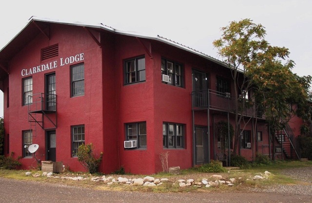 El histórico Clarkdale Lodge es su sede de aventura!