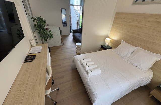 The historic heart of Vannes. Private entrance, charm & comfort