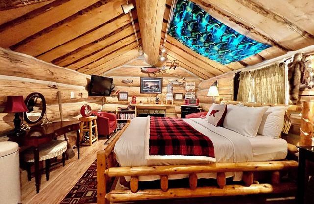 The Hobbit Cabin ! lake front , cozy and unique