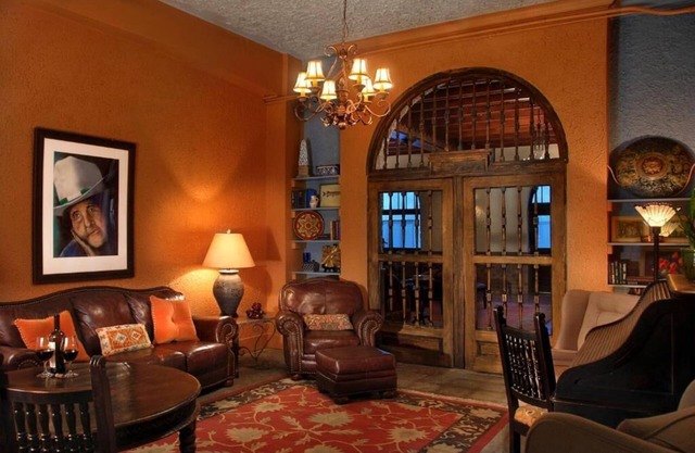 The Holland Hotel