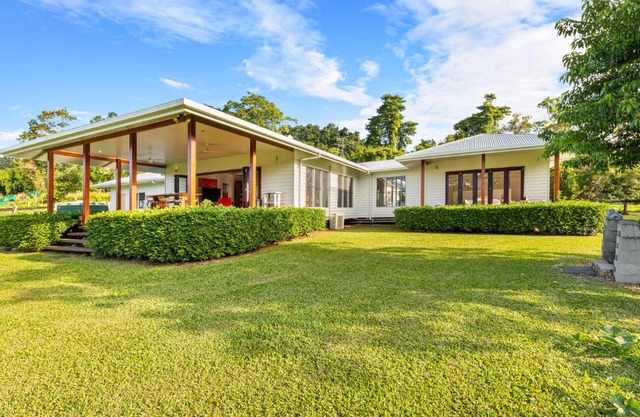 The Homestead- Acreage & Private Swimming Hole