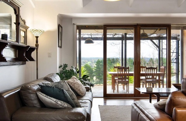 The Homestead - Beautiful, well equipped retreat