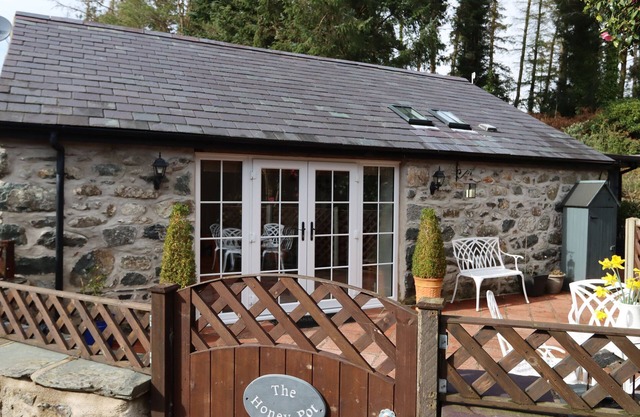 The Honey Pot, GARNDOLBENMAEN