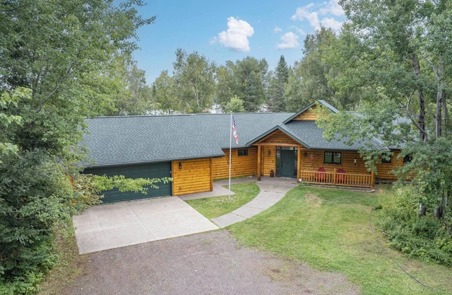 The Honeycomb Hideout - Cozy lakeside cabin in lovely Duluth