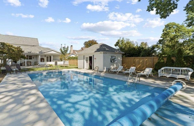 The HoriZen with Salt water Pool and Hot Tub
