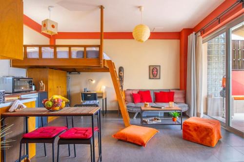 The HostMaster Ethnic Touch Feel Studio