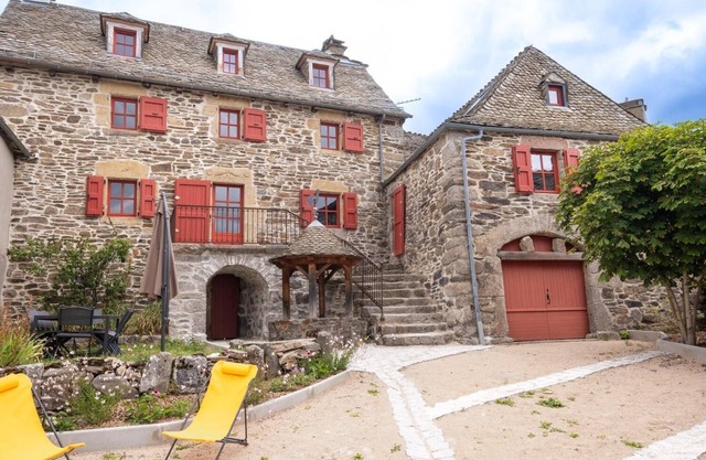 The House - LES SALCES
