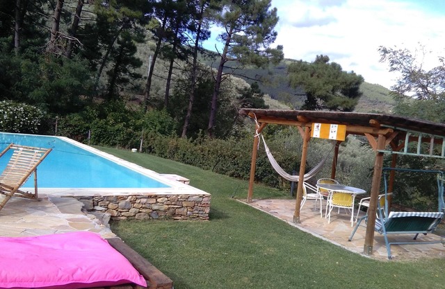 La casa de los recuerdos: casa de campo con piscina, campo de olivos, viñedos y frutales