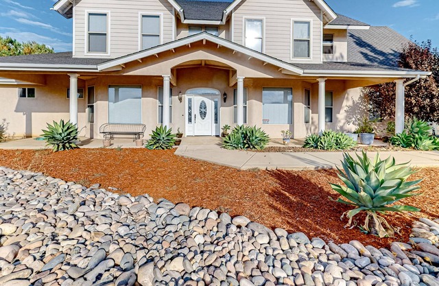 The House of Views | Spacious home in Alpine with mountain views and gas grill