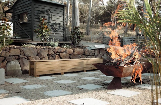 The House On Bruny - 8 guests, centrally located, indoor fire, fire pit, coffee.