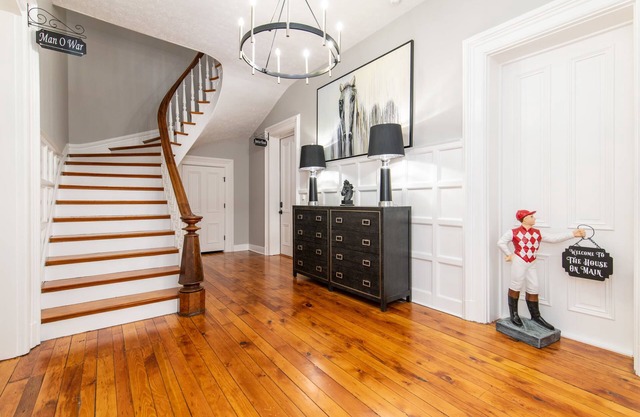 The House On Main-Sleeps 16/ Historic Home/ KHP 11min/ Ark 30min/ Walk Downtown