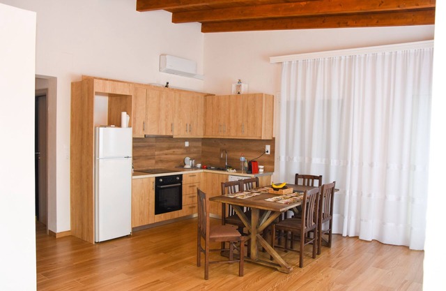 The house " ruellia", is spatially, quite, 5 min from the see!