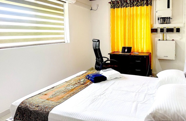 Charming 3-bedroom apartment with WiFi, AC in Panadura, The Hub Residences