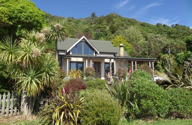The Hub Summary: Kiwi