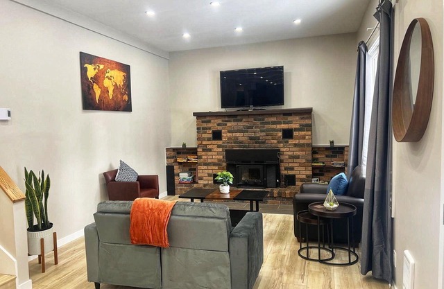 The Huron House -Relaxing getaway just steps away from Lake Huron!