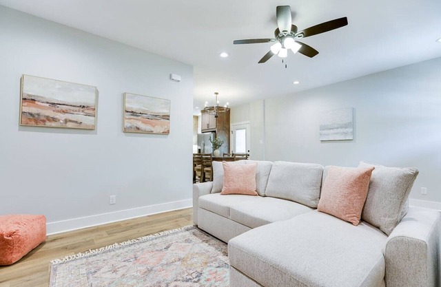 The Inn @ Holiday - 3BR - 2.5BA!
