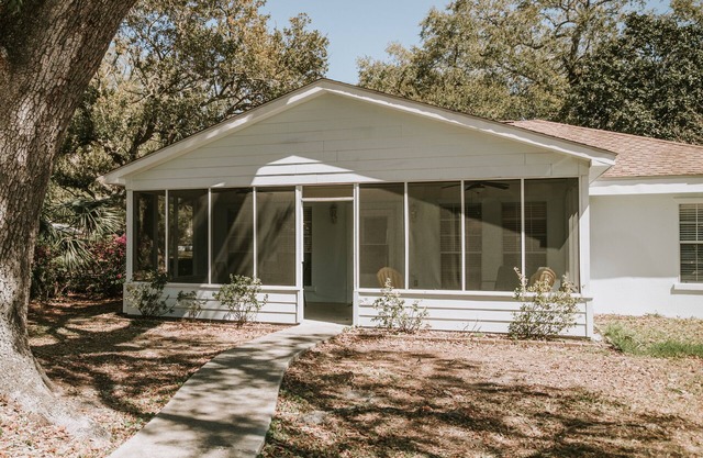 The Jeff - perfect location in Ocean Springs. Walk to downtown! Near the beach!