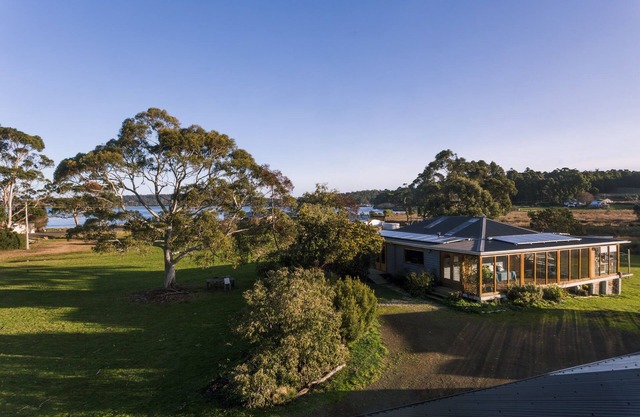 The Jetty House Cottage - a Cabin by the sea