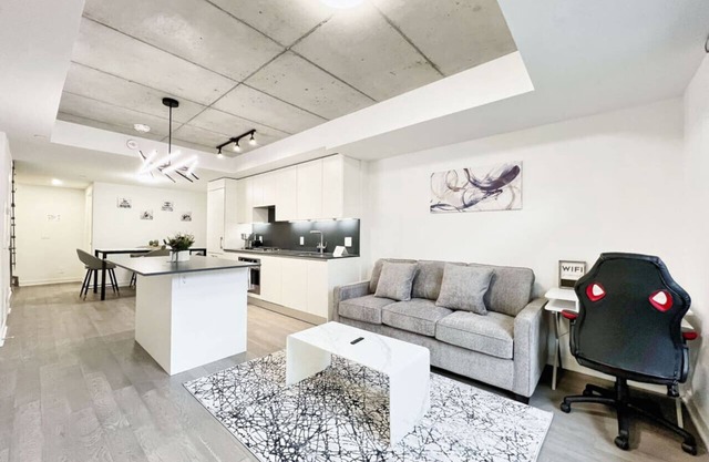 The Junction Nest | Private Patio | Parking