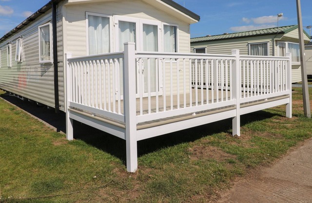 THE JUNGLE NOOK, pet friendly, with a garden in Kidwelly