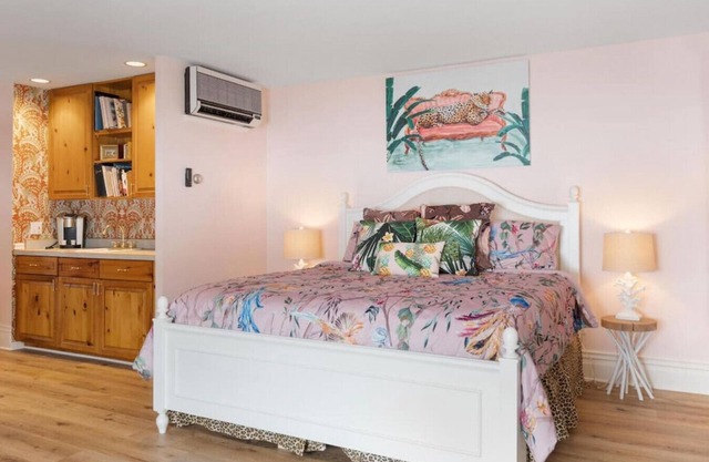 The Jungle Room - Premier Harbor Springs Suite