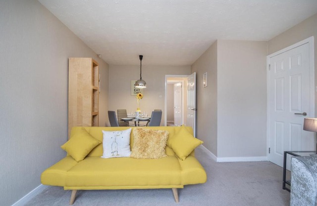 The Kelvin - Peaceful West End River View Property