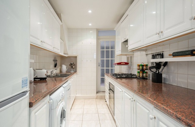 The Kensington Palace Mews - Bright & Modern 6BDR House with Parking Space