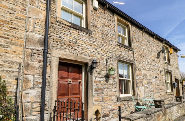 THE KERR, family friendly, character holiday cottage in Skipton
