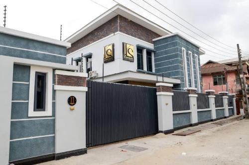 THE KINGSLY la prima casa HOTEL and SUITES