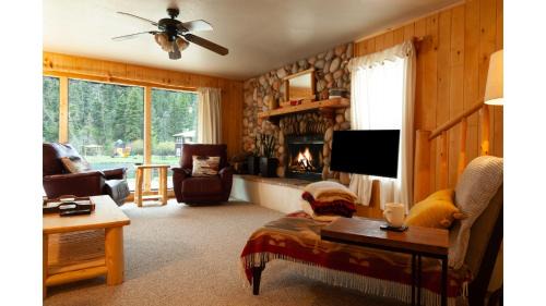 The Knotty Pine