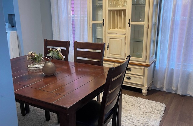 The L's Luxury 4 -Spacious 4-bedroom house with AC, fitness room in WEST Buffalo