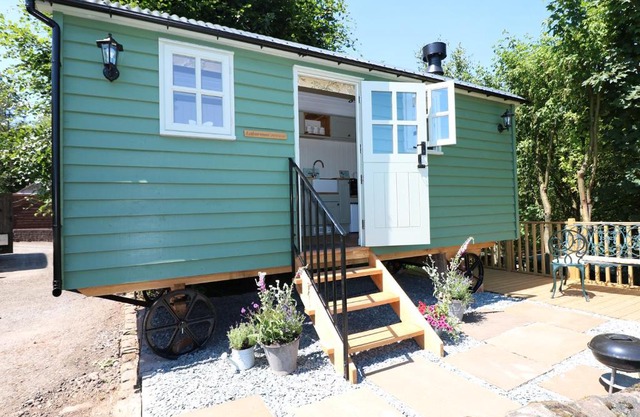 The Laburnum Retreat, Leek