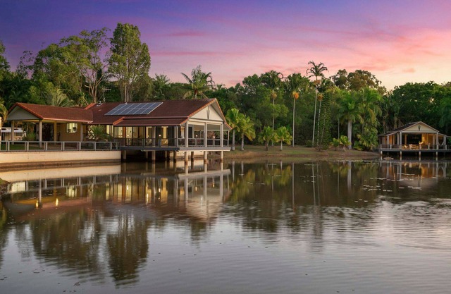 The Lake House Private Retreat