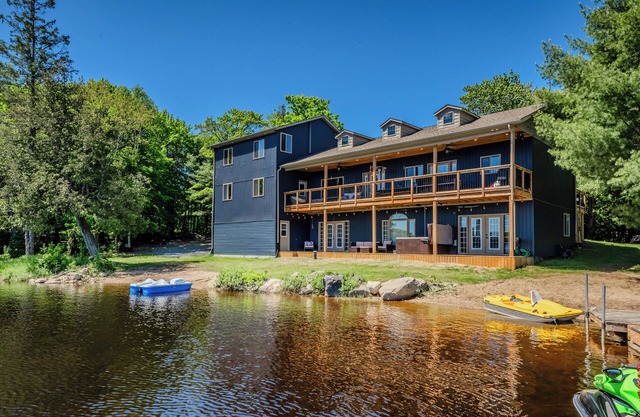 The Lake House on Bear Lake - Amazing Family Cottage