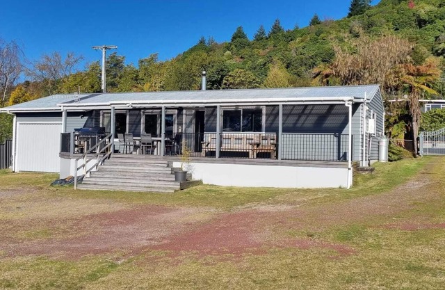 The Lake House - Taupo Holiday Home