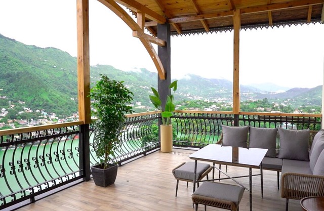 The Lakemont Villa