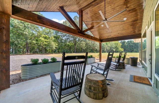The Lakeside Bungalow, New Build on shores of Delaware Bay!