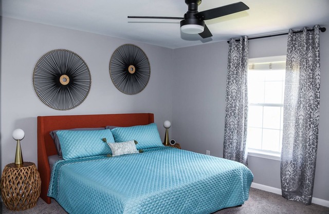 *The Lakeside Lookout* Modern! 5 Mins to MSU!