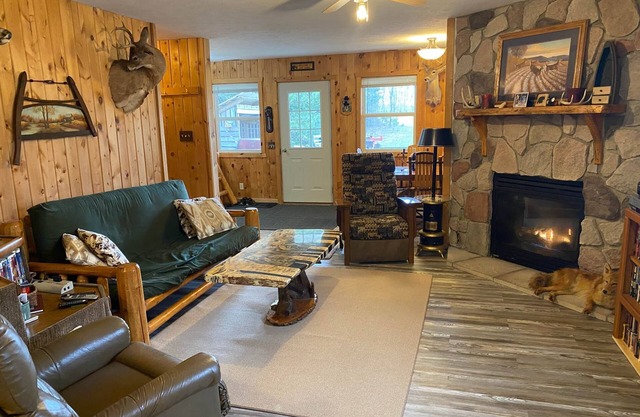 Lazy Acorn Cabin Rental!