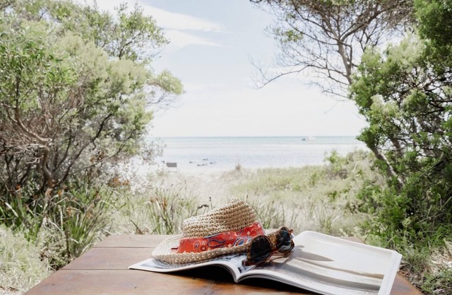 The Leaning Tree - Little blue beach house and beach-box on the bay