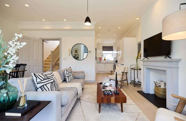 The Leghorn Quarters - Modern 3 Bdr with Balcony